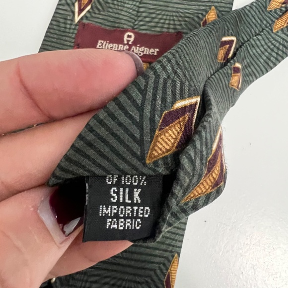 tie - Picture 2 of 5